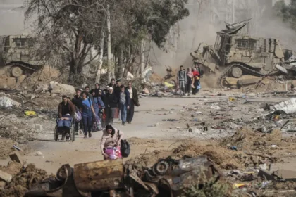 alt="Israeli Strikes Kill 20 at Gaza Aid Site, Increasing Death Toll"