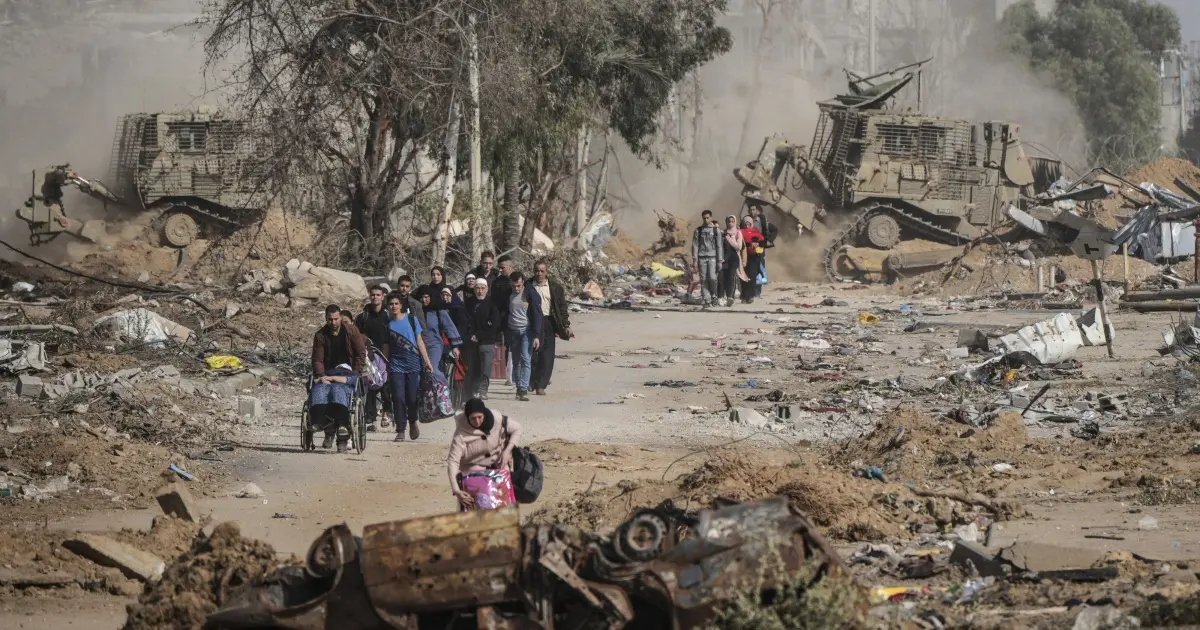 alt="Israeli Strikes Kill 20 at Gaza Aid Site, Increasing Death Toll"
