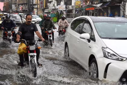 alt="As monsoon rains claim 54 lives, Pakistan prepares for flooding"