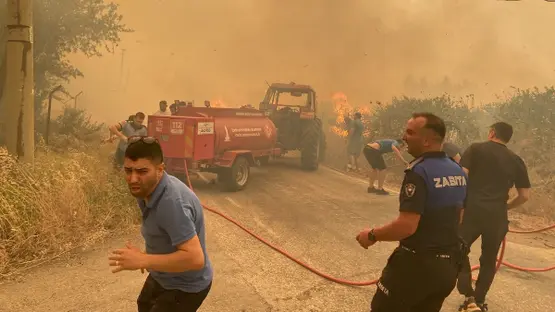 alt="As Turkey's wildfires rage, more than 50,000 people have been evacuated"
