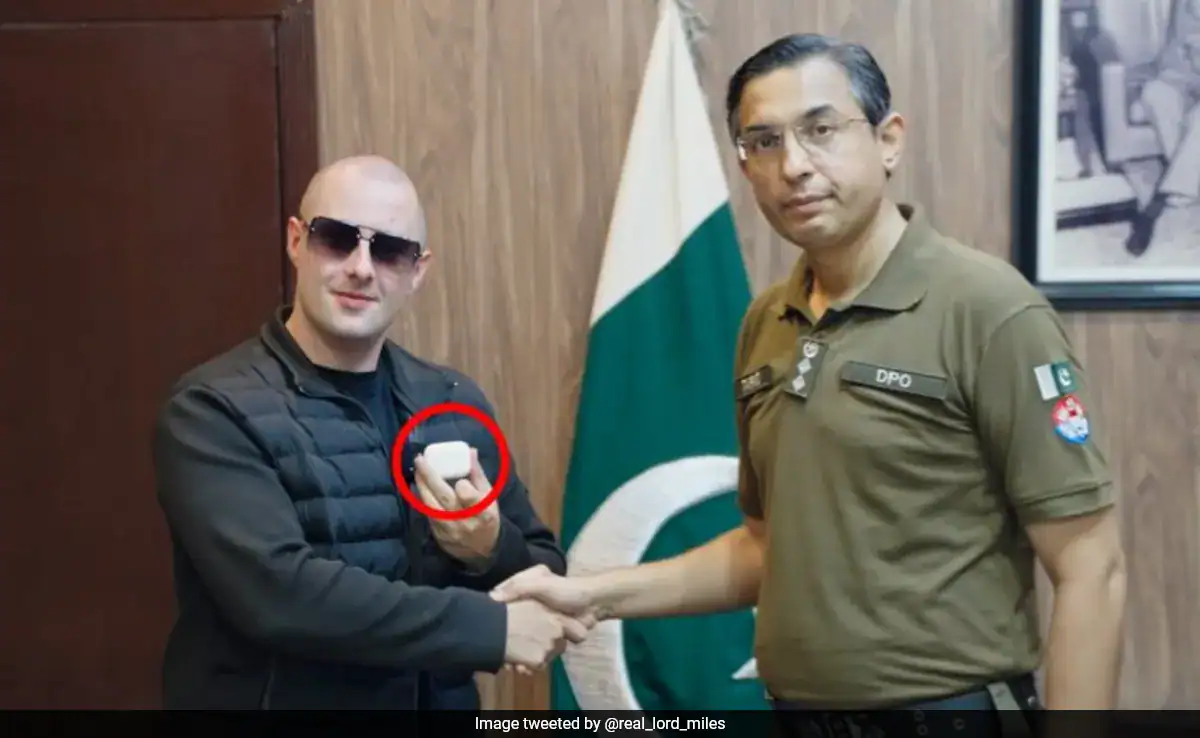 alt="British YouTuber Tracks Missing AirPods from Dubai to Pakistan in Viral Twist!"