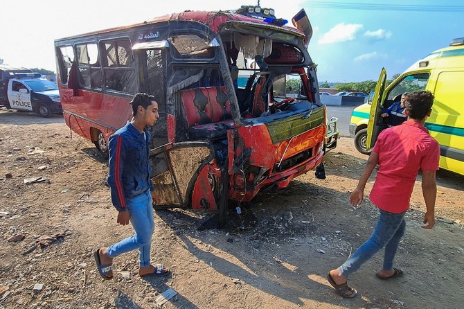 alt="In the truck-minibus crash in Egypt, 19 people were killed"
