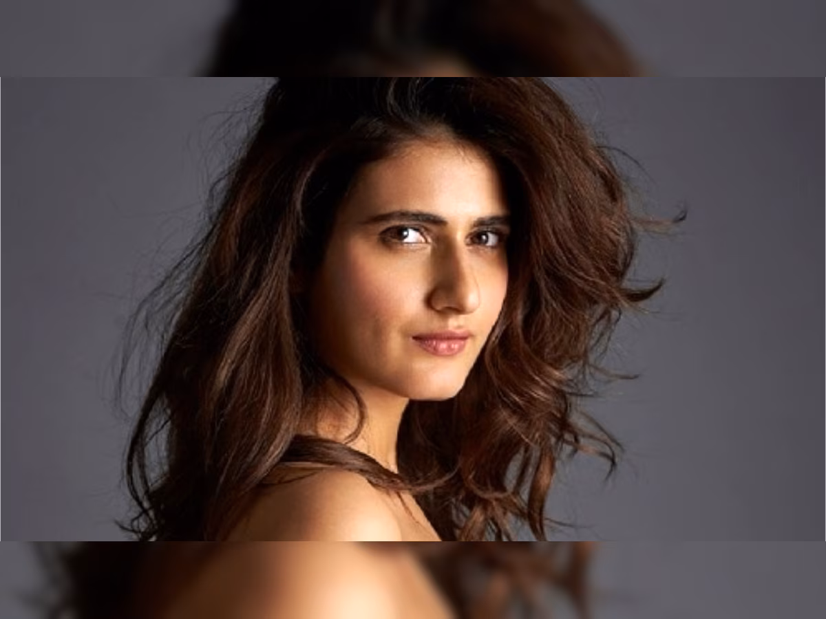 alt="Working with Anurag Basu is "magical," according to Fatima Sana Shaikh"