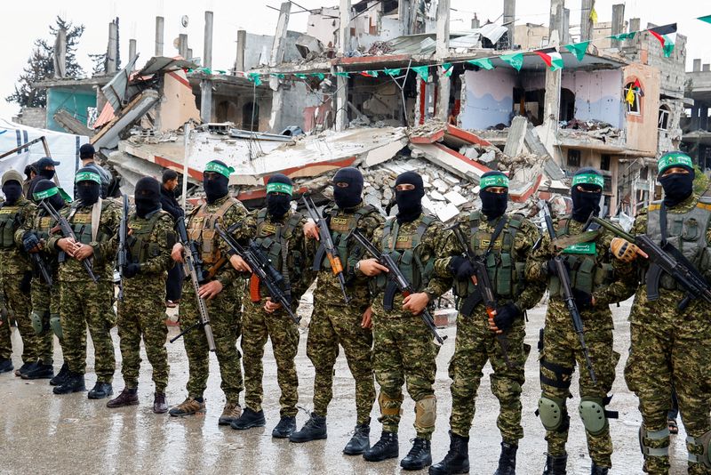 alt=""This Is Not Life": A school shelter in Gaza is hit, and a terrible aftermath ensues"