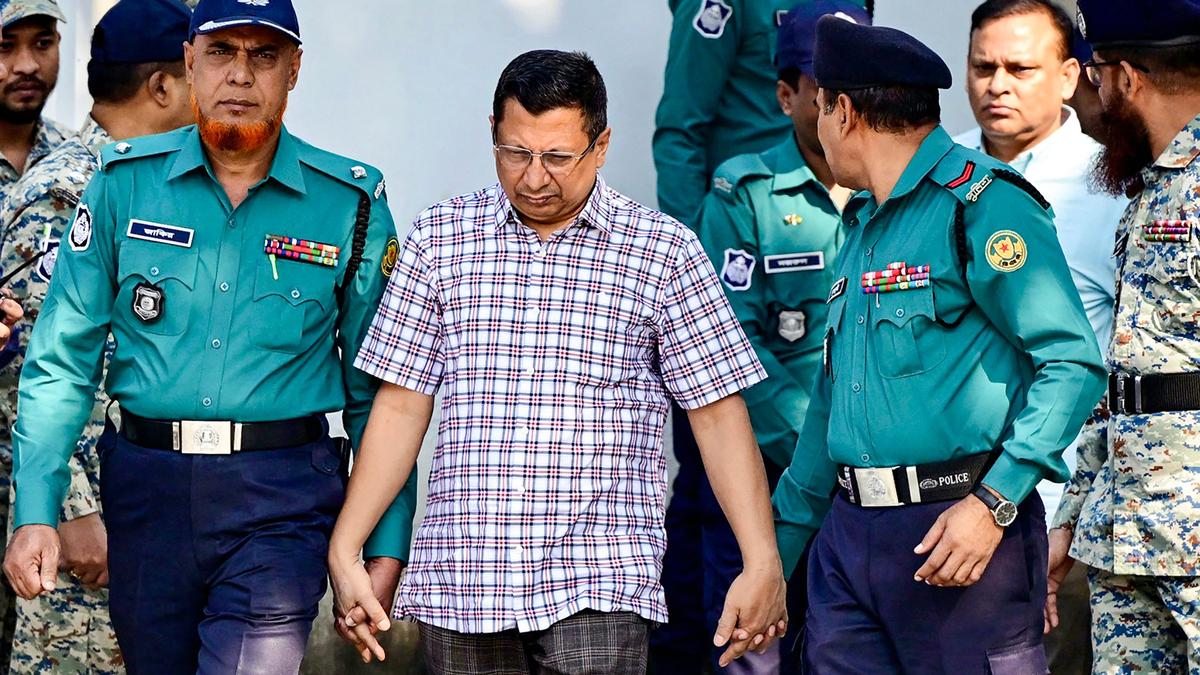 alt="Ex‑Bangladesh Police Chief Pleads Guilty Amid Crimes Against Humanity Trial"
