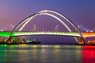 alt="From Zayed to Infinity: 7 Bridges in the UAE That Make You Wonder"