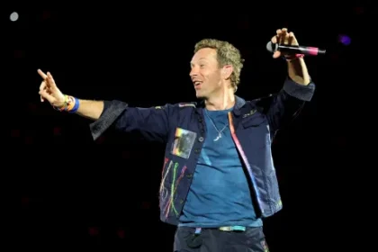 alt="After Viral Coldplay Kiss Cam, Chris Martin’s Moment with Indian Couple Melts Hearts"