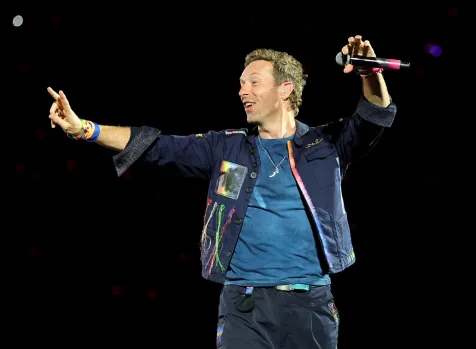 alt="After Viral Coldplay Kiss Cam, Chris Martin’s Moment with Indian Couple Melts Hearts"