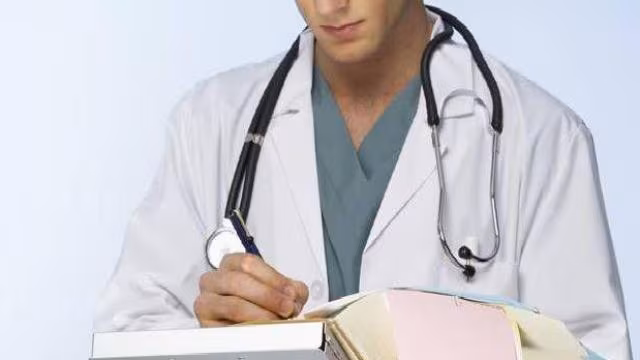 alt="Three Seniors in Tamil Nadu Achieve NEET and Seek MBBS Seats"