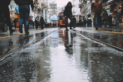 alt="UAE Issues Weather Alert: Rain, Wind, and Cooler Days Ahead"
