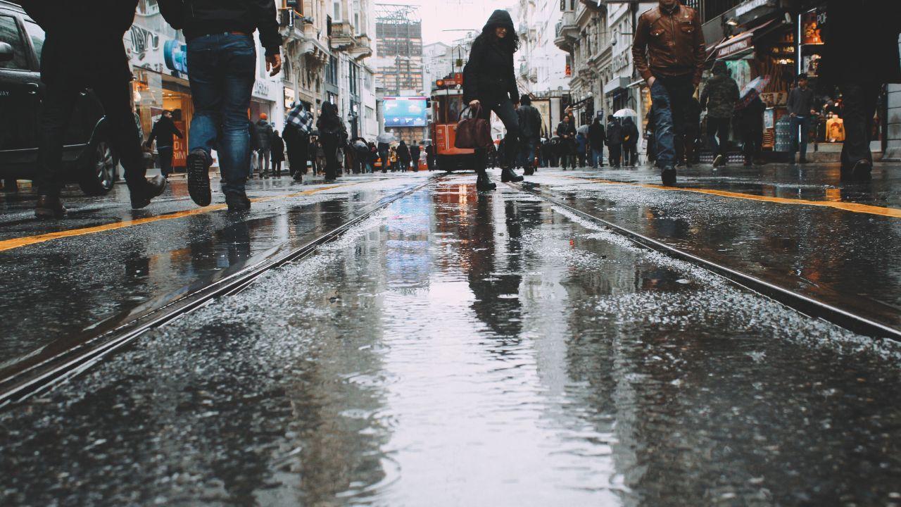 alt="UAE Issues Weather Alert: Rain, Wind, and Cooler Days Ahead"