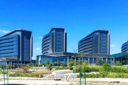 alt="How Abu Dhabi's SSMC Hospital is Fighting Inhaler Pollution"