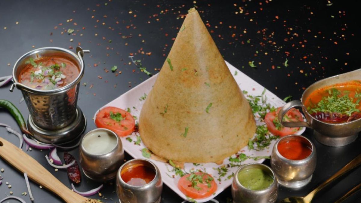 alt="The incomparable South Indian morning combination of dosa, vada, and filter coffee"