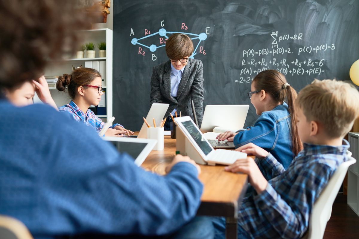 alt="UAE Uses AI in Classrooms to Ensure Student Success in the Future"