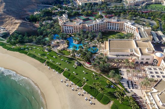 alt="8 Beautiful Omani Getaways for Summer Vacationers in the UAE"
