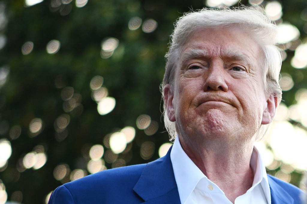 alt="Trump claims that the US is not talking to Iran or offering it anything"