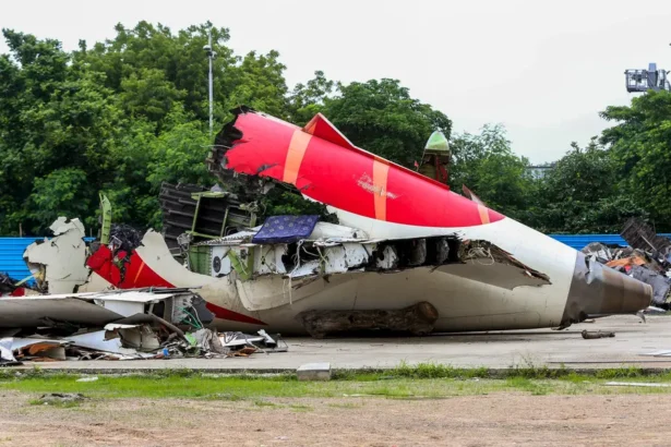 alt="Boeing Dreamliner Fuel System Cleared by US FAA Amid Crash Investigation"