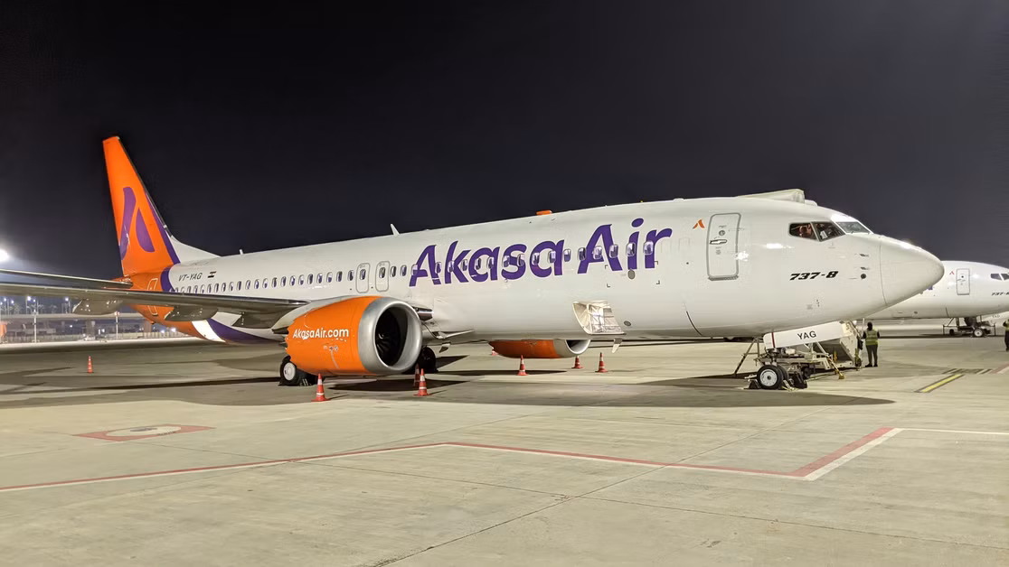 alt="Mumbai Cargo Truck Hits Plane, Damages Akasa Air Wing"