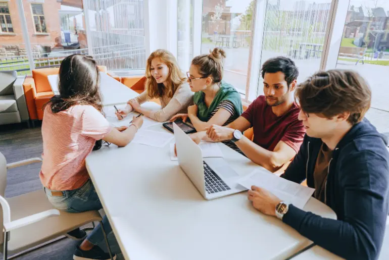 alt="UAE Sets Dh6,000 Fee Rule for Expat Students in Public Schools"