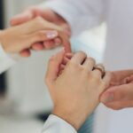 alt="Omani Citizens Earning RO 600 or Less Can Now Apply for Marriage Aid"
