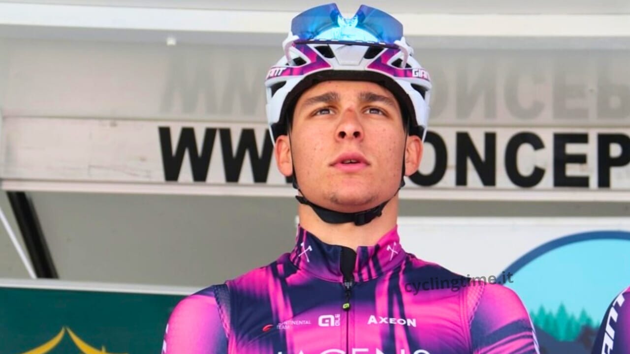 alt="After a fatal crash, Italian cyclist Samuele Privitera passes away at the age of 19"