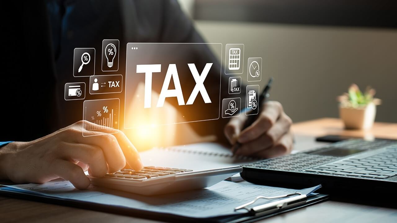 alt="UAE Professionals Offer Useful Tax Advice to Protect Company Cash Flow"