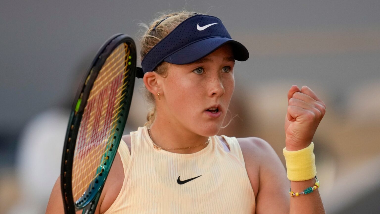 alt="Navratilova Refused to Enter the Wimbledon Café: "No Lulu, No Dinner""