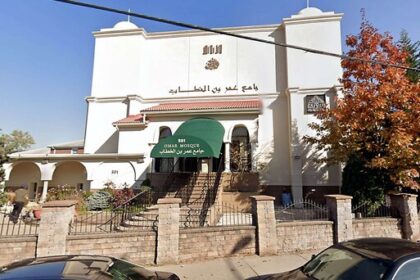 alt="A man tries to stab an elderly imam outside a Riyadh mosque"