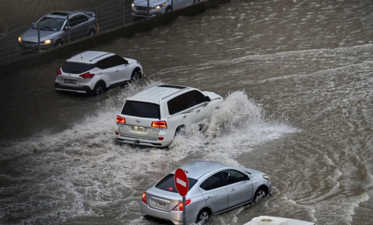 alt="Heavy Rain, Hail Lash Dubai as UAE Braces for Unstable Weekend Weather"