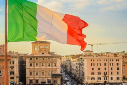 alt="By 2028, Italy will grant around 500,000 work visas to non-EU workers"