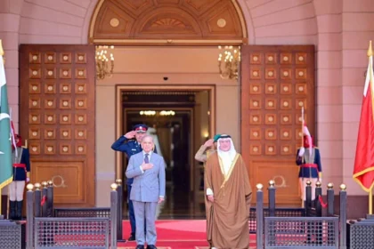 alt="pakistan-pm-shehbaz-sharif-visits-bahrain"