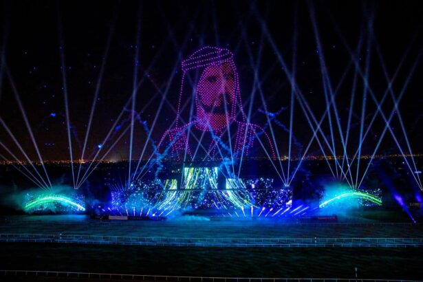 alt="dubai-largest-fashion-drone-performances-by-6thstreet-com"