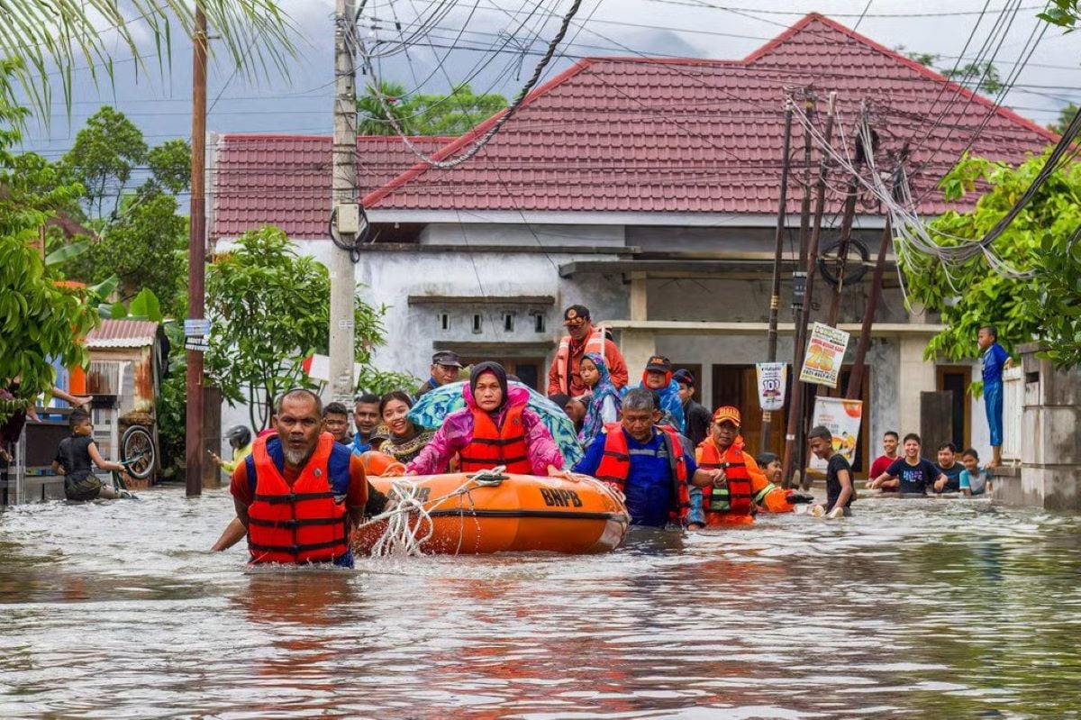 alt="death-toll-rises-to-69-in-indonesia-floods-november-2025"