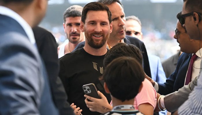 alt="how-much-did-lionel-messi-earn-from-india-tour-organiser-shares-details"