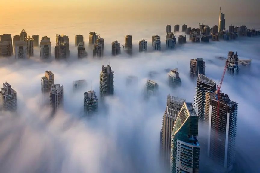 alt="fog-clouds-and-rising-temperatures-shows-unstable-weather-in-uae"
