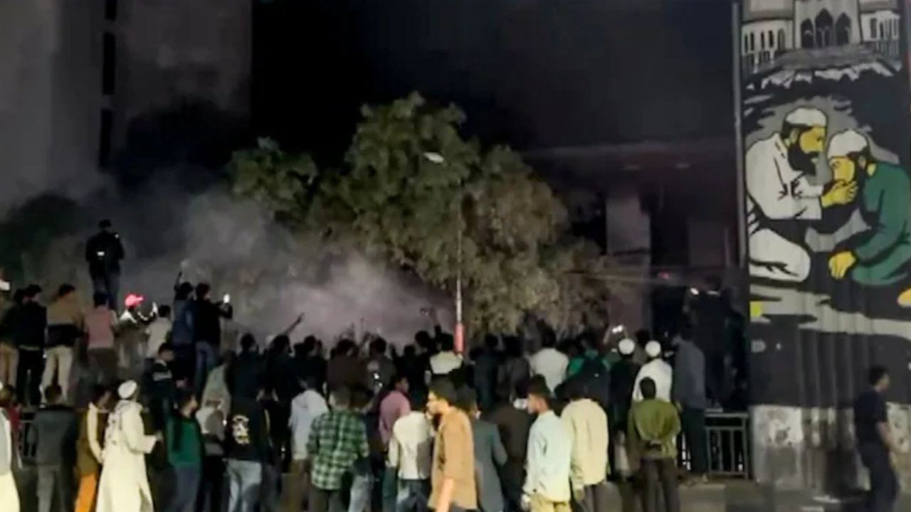 alt="crude-bomb-explosion-in-dhaka-sparks-fear-amid-ongoing-political-and-security-crisis"