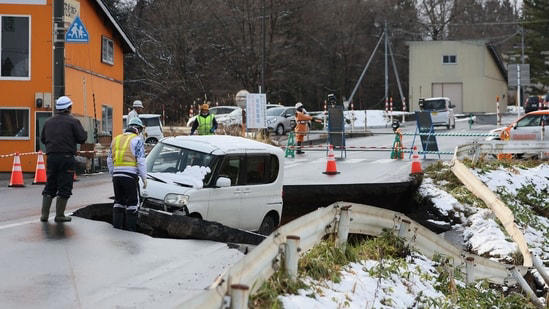 alt="6.7-magnitude-quake-hits-northern-japan-triggers-tsunami-warning"