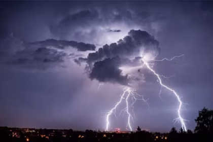 alt="low-pressure-system-brings-heavy-rain-lightning-and-thunderstorms"