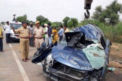 alt="delhi-agra-expressway-crash-kills-4-injures-25"