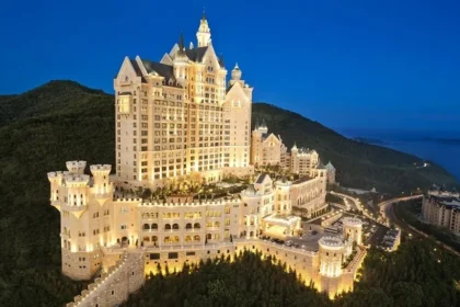 alt="top-luxury-palace-stays-around-the-world"