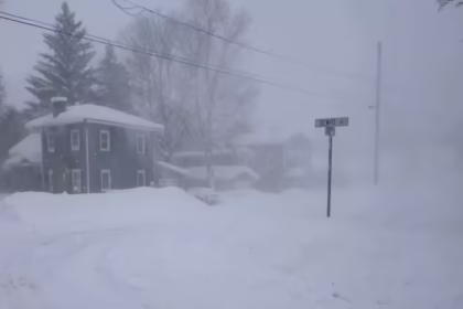 alt="major-us-winter-storm-prompts-widespread-travel-disruption-and-flight-cancellations"