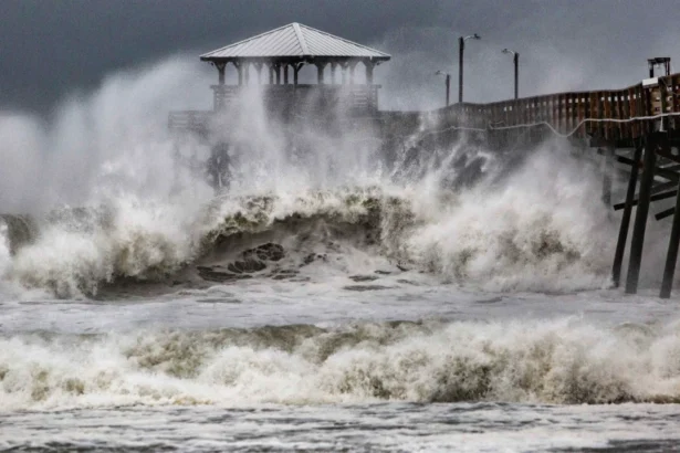 alt="strong-winds-rough-seas-and-falling-temperatures"