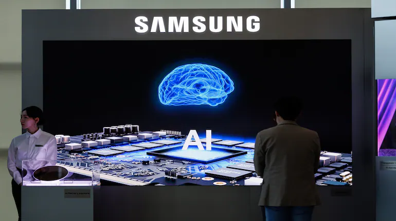 alt="samsung-electronics-forecasts-record-profit-in-q4-2025"