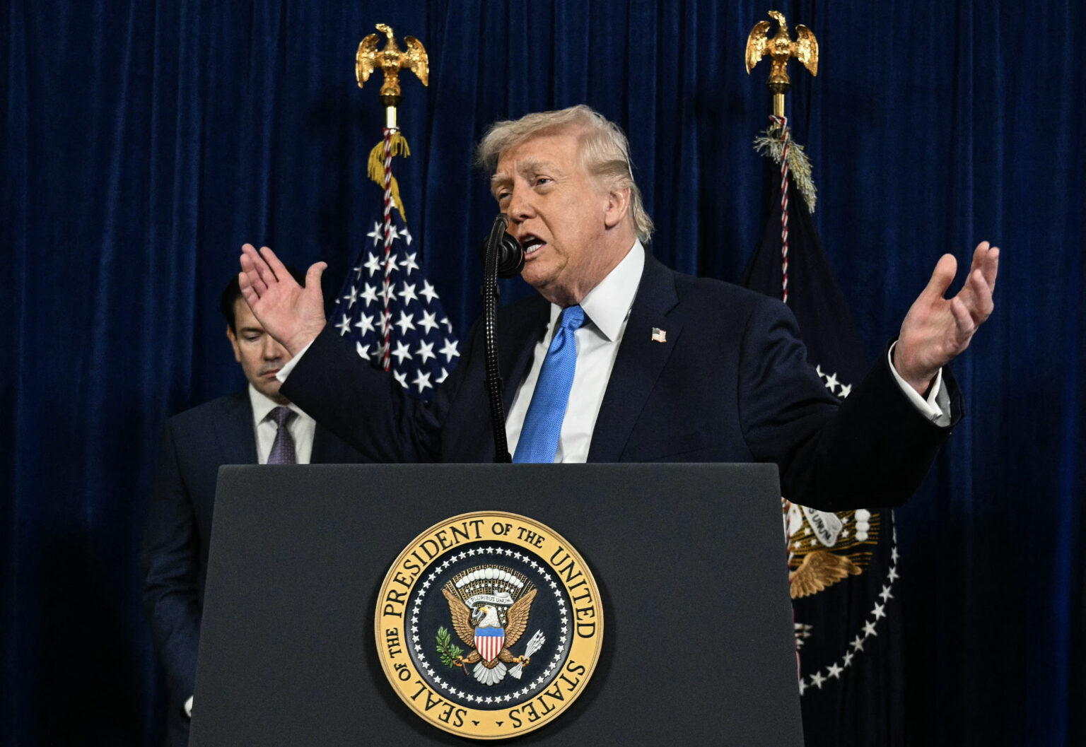 alt="https://gulfnews.com/world/americas/trump-posts-photo-of-handcuffed-blindfolded-maduro-on-us-naval-ship-1.500397681"