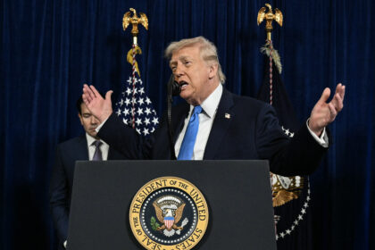 alt="https://gulfnews.com/world/americas/trump-posts-photo-of-handcuffed-blindfolded-maduro-on-us-naval-ship-1.500397681"