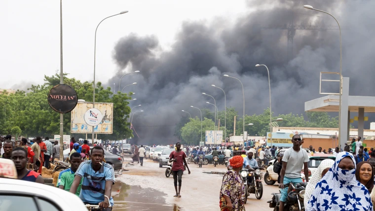 alt="heavy-gunfire-erupts-near-airport-in-nigers-capital-niamey"