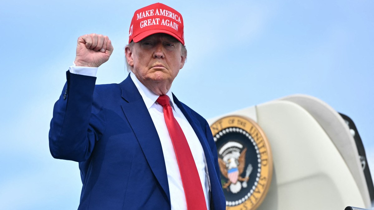 alt="trump-renews-hard-line-iran-stance-as-us-armada-heads-to-region"