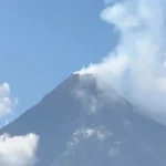 alt="philippines-evacuates-3000-people-after-mayon-volcano-activity-increases"