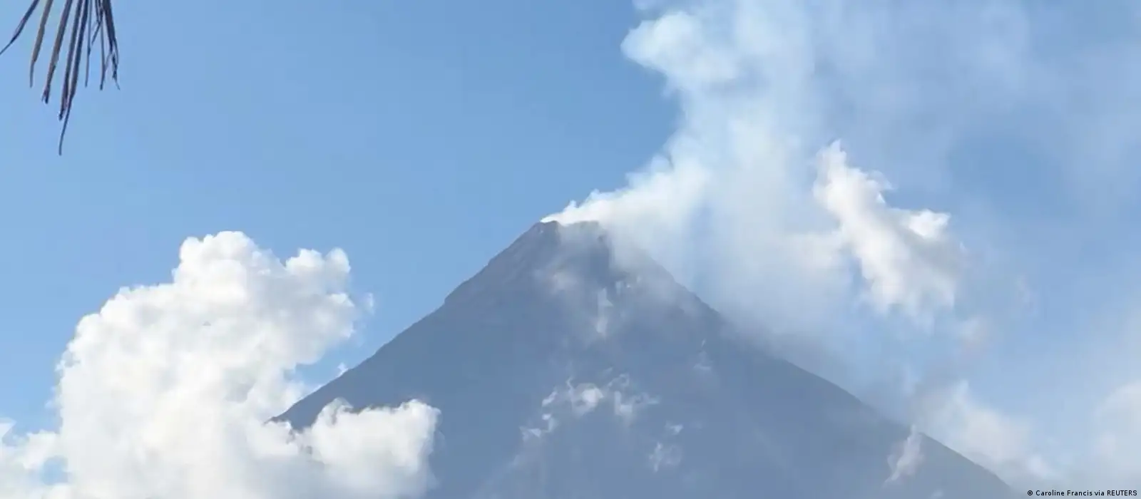alt="philippines-evacuates-3000-people-after-mayon-volcano-activity-increases"