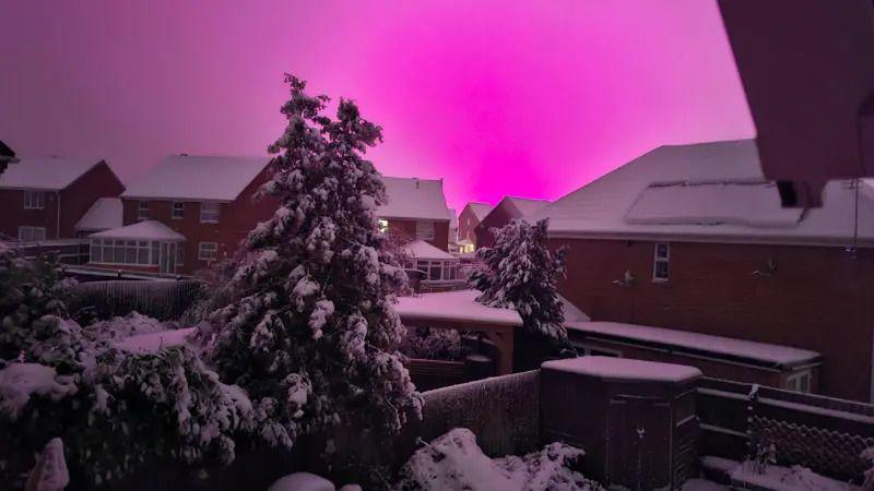 alt="storm-goretti-brings-heavy-snow-and-pink-skies-to-birmingham-the-science-explained"